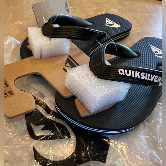 Quiksilver flip flops - little kid size 12!  Little kids size 2! - Picture 4 of 6